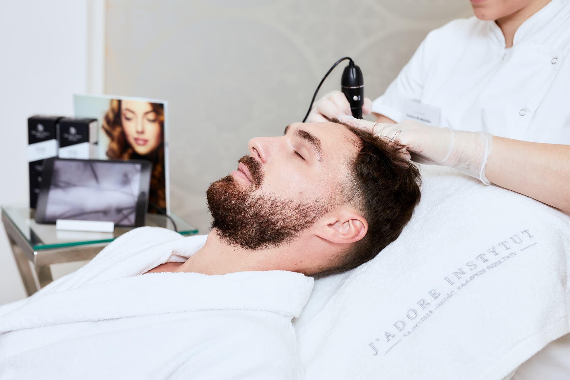 Trichoskopia — analiza w J'ADORE Instytut